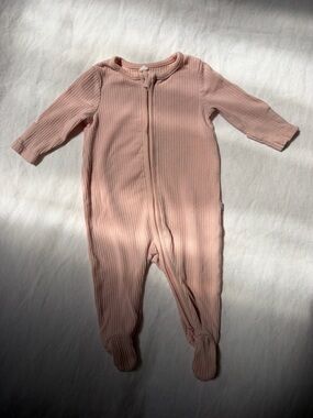 Baby Mori Ribbed Clever Zip Footed Baby Pajamas / Sleepsuit / Footie in Blush